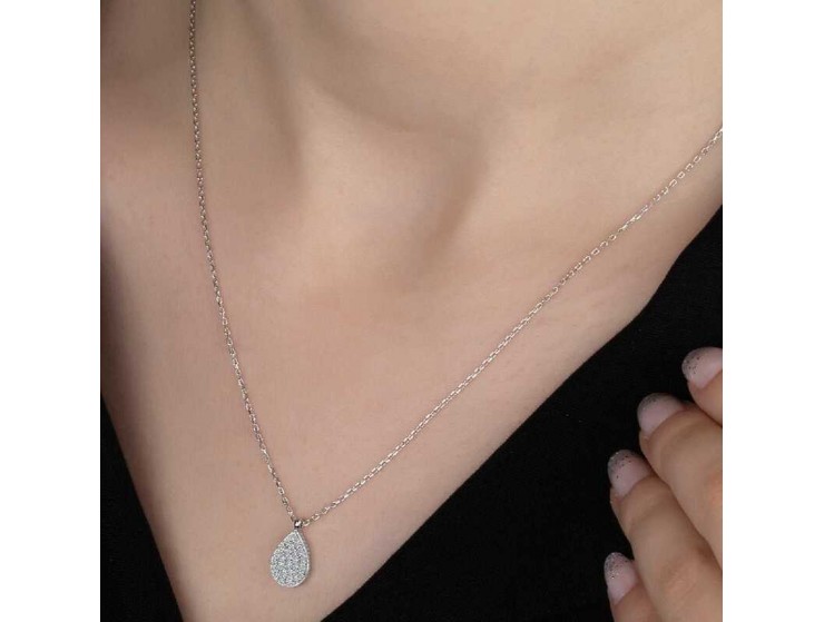 Swarovski Taşlı Gümüş Damla Bayan Kolye Swarovski Taşlı Gümüş Damla Bayan Kolye