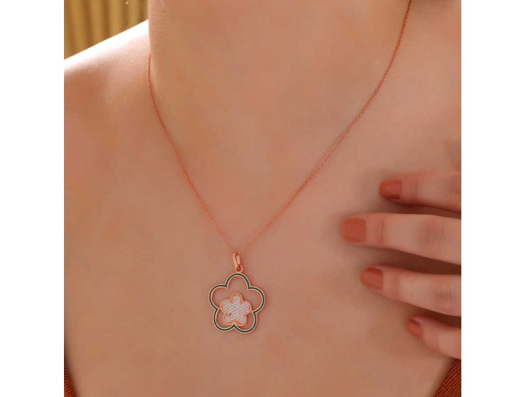 Gümüş Rose Çiçek Desenli Kadın Kolye Gümüş Rose Çiçek Desenli Kadın Kolye