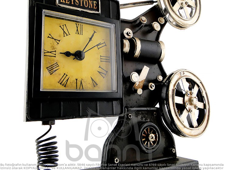 Retro Metal Sinemaskop Masa Saati Retro Metal Sinemaskop Masa Saati