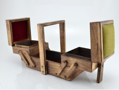 El Yapımı Ahşap Dikiş Kutusu El Yapımı Ahşap Dikiş Kutusu