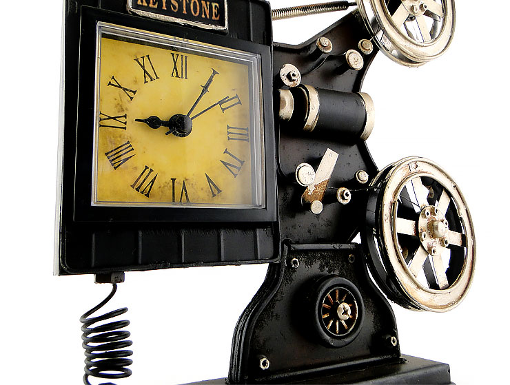 Retro Metal Sinemaskop Masa Saati Retro Metal Sinemaskop Masa Saati