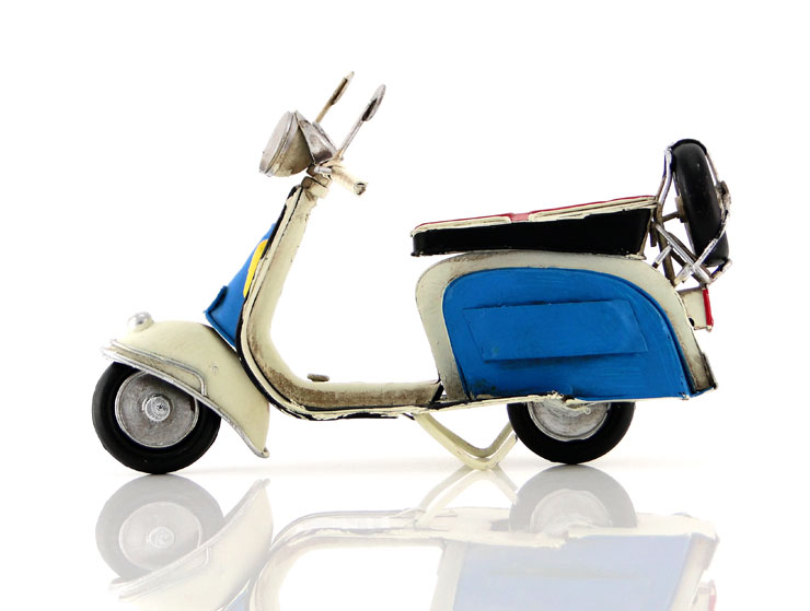 Vintage Vespa Motor