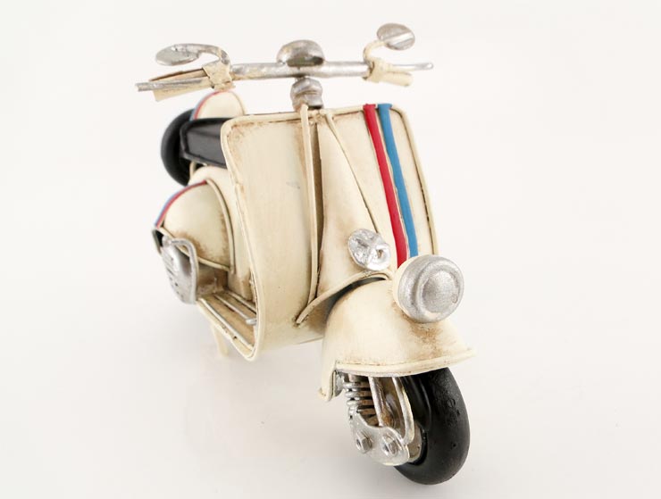 Vintage Vespa Motor VI