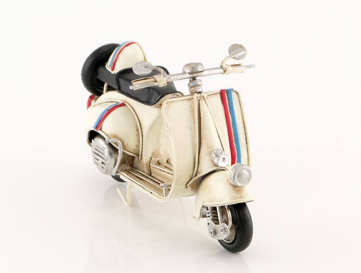 Vintage Vespa Motor VI