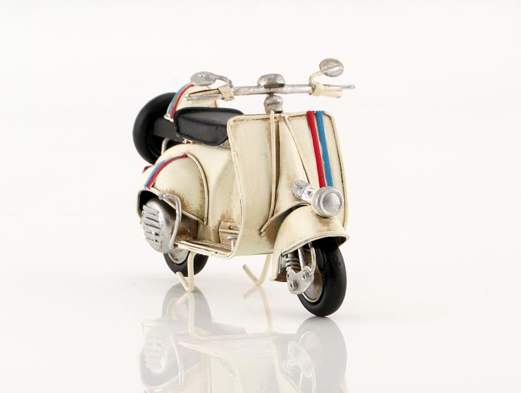 Vintage Vespa Motor VI