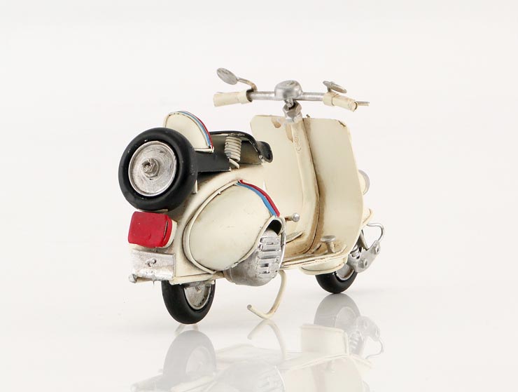 Vintage Vespa Motor VI