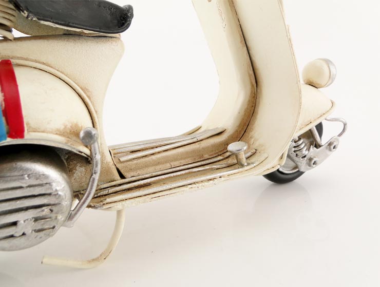 Vintage Vespa Motor VI